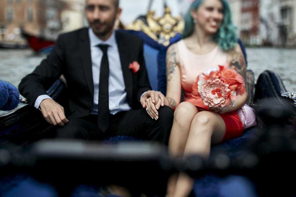 matrimonio a venezia in gondola con wedding planner regency cerimonia civile foto spontanee reportage fotografico di matrimonio fotografo a venezia