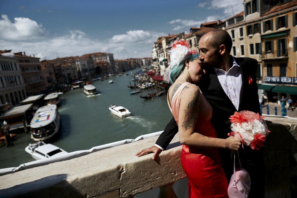 matrimonio a venezia in gondola con wedding planner regency cerimonia civile foto spontanee reportage fotografico di matrimonio fotografo a venezia